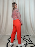 Pauline, pantalon classique, coloris corail, grande taille derriere