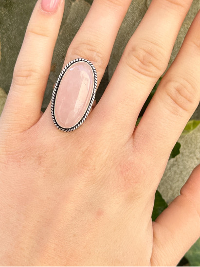 Bague réglable pierre ovale en quartz rose