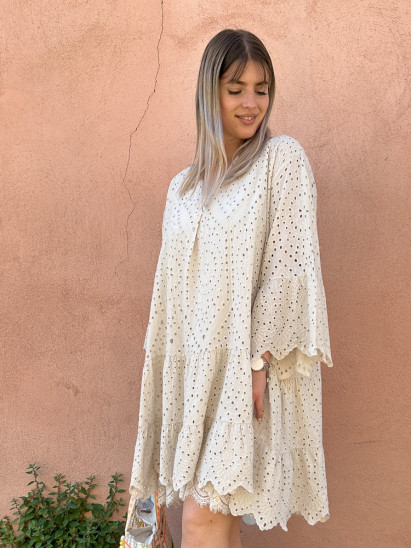 Zoé, robe broderie anglaise, grande taille, coloris grège