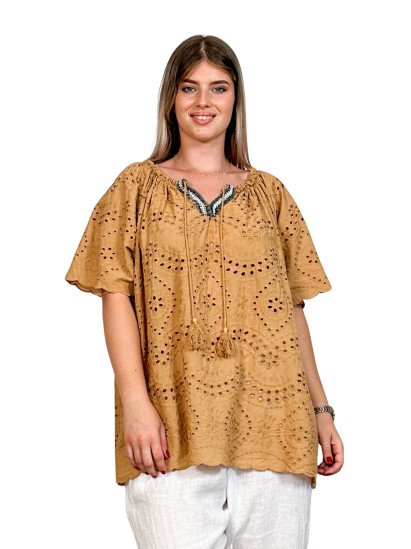 Lucie, top broderie anglaise, coloris camel, grande taille